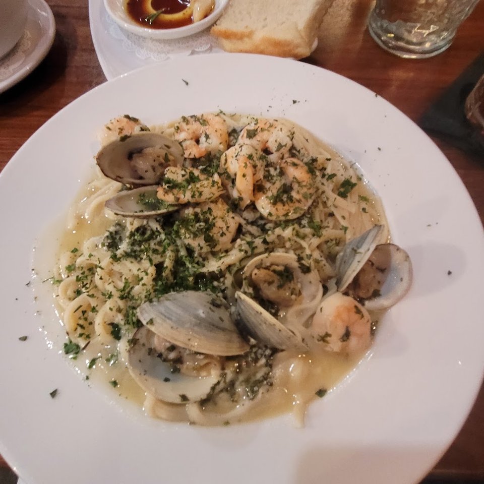 Linguini and White Wine Clam Sauce